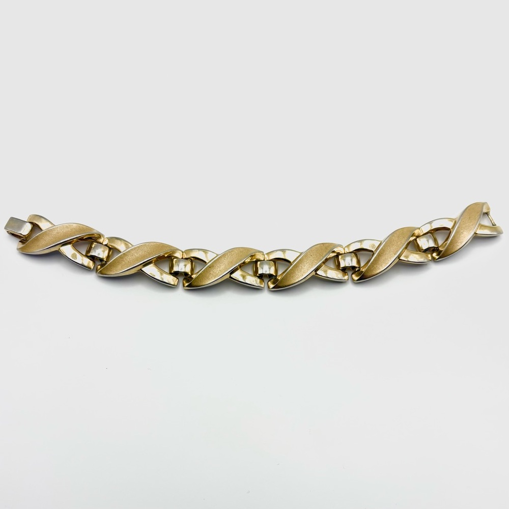 Crown Trifari Signed Vintage MCM Gold Tone Infinity Link Bracelet